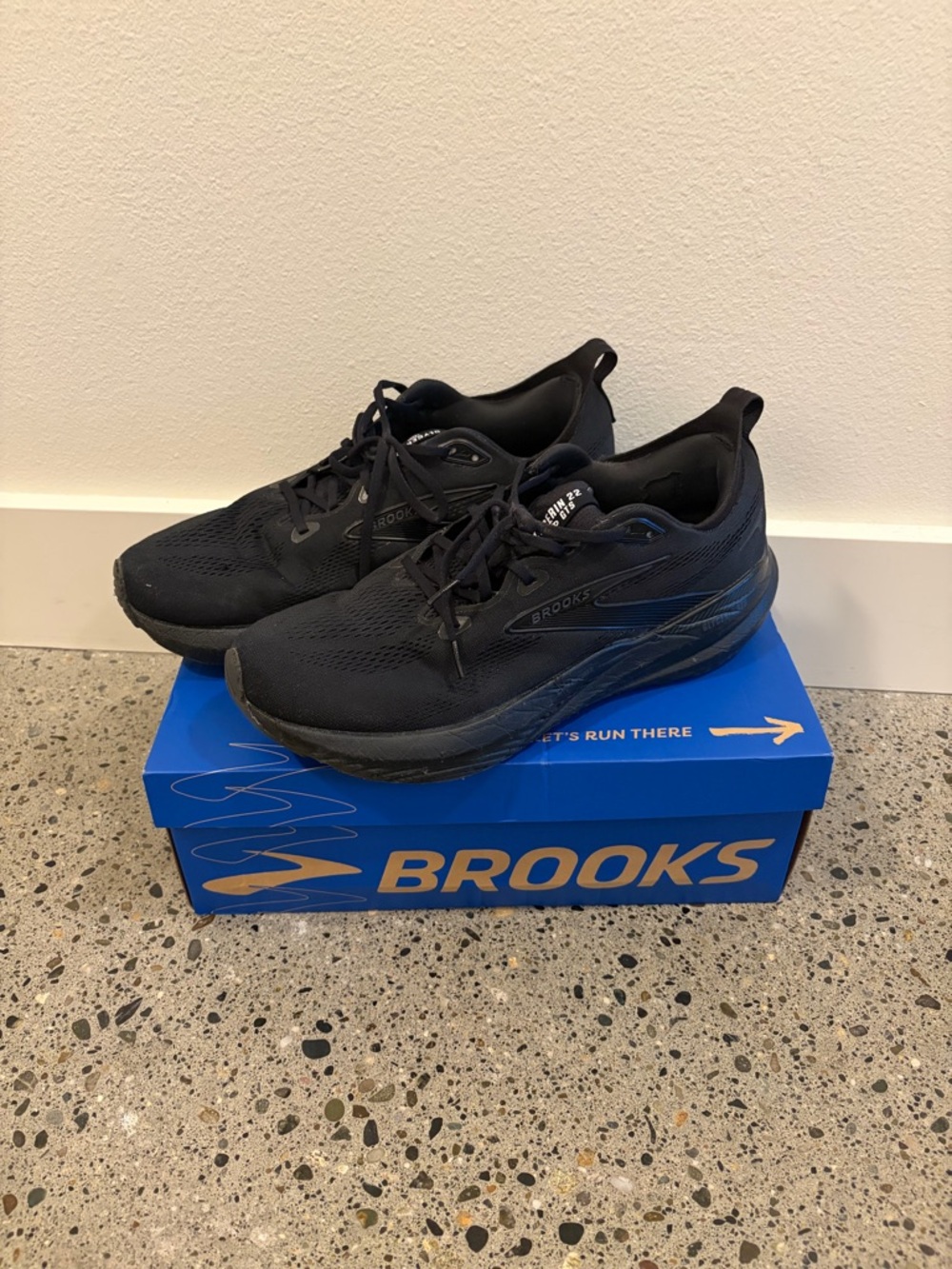 Brooks Men's Black Glycerin GTS 22 Running Shoes
